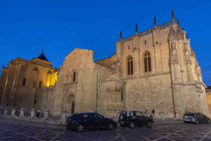 León 063 - real colegiata de San Isidoro.jpg